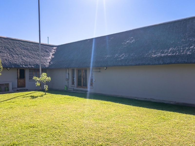 4HA Smallholding Offering Peaceful Country Living Close to Town - Photo 4