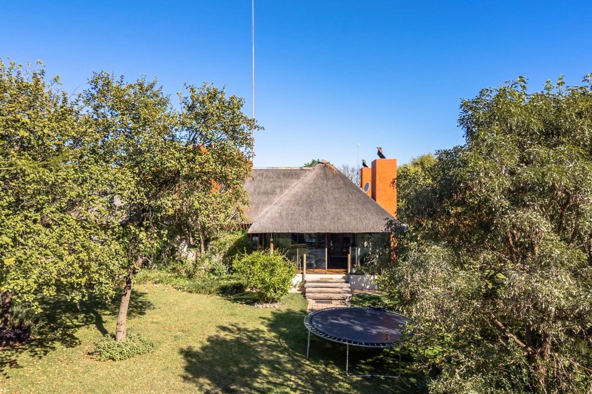 4HA Smallholding Offering Peaceful Country Living Close to Town - Photo 2