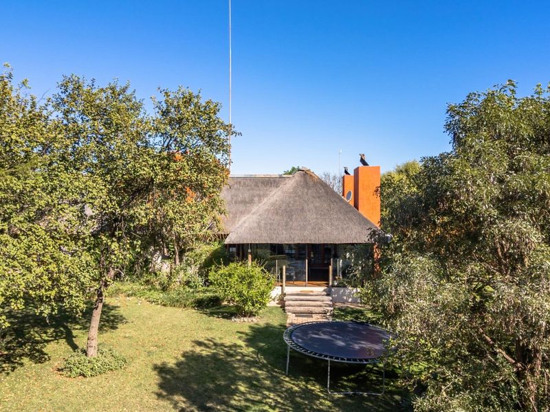 4HA Smallholding Offering Peaceful Country Living Close to Town - Photo 2