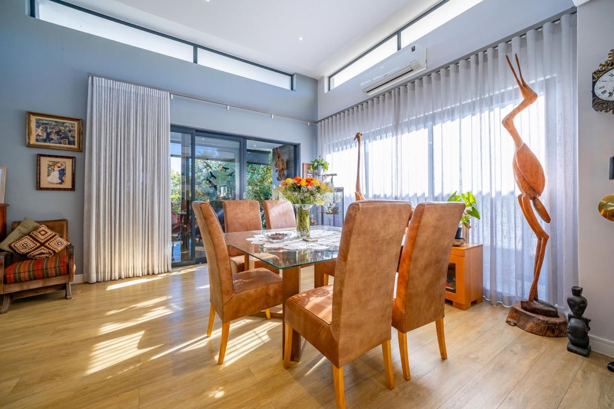 Elegant Single Storey 3 Bedroom Residence in Steyn City - Photo 3