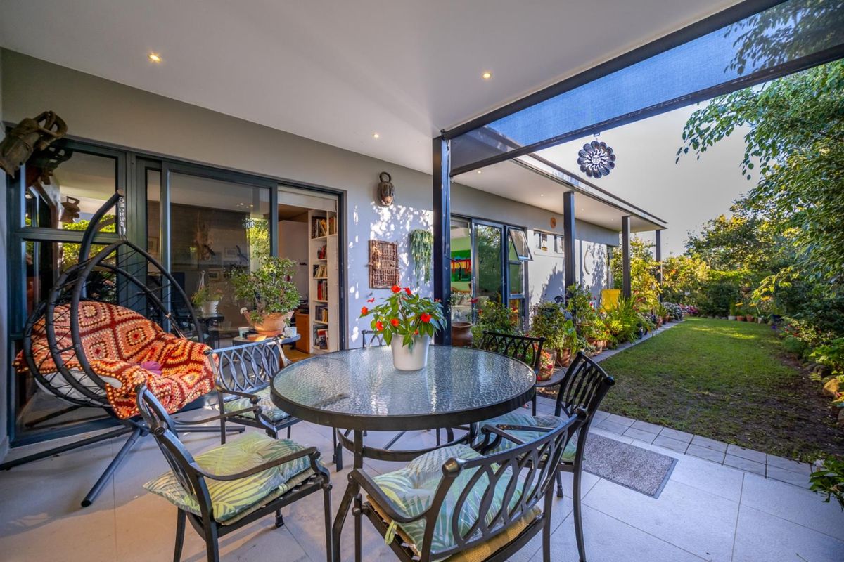 Elegant Single Storey 3 Bedroom Residence in Steyn City - Photo 4