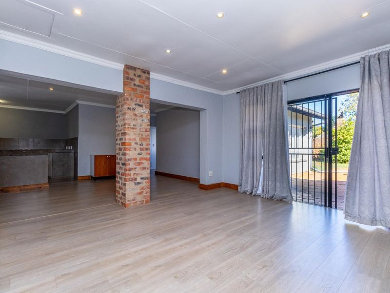 Modern 5‐Bedroom Family Home with Pool , Entertainment Area - Photo 10
