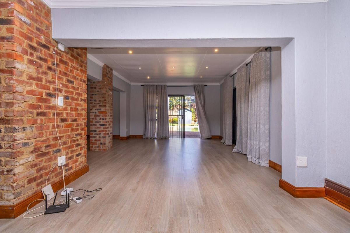 Modern 5‐Bedroom Family Home with Pool , Entertainment Area - Photo 5