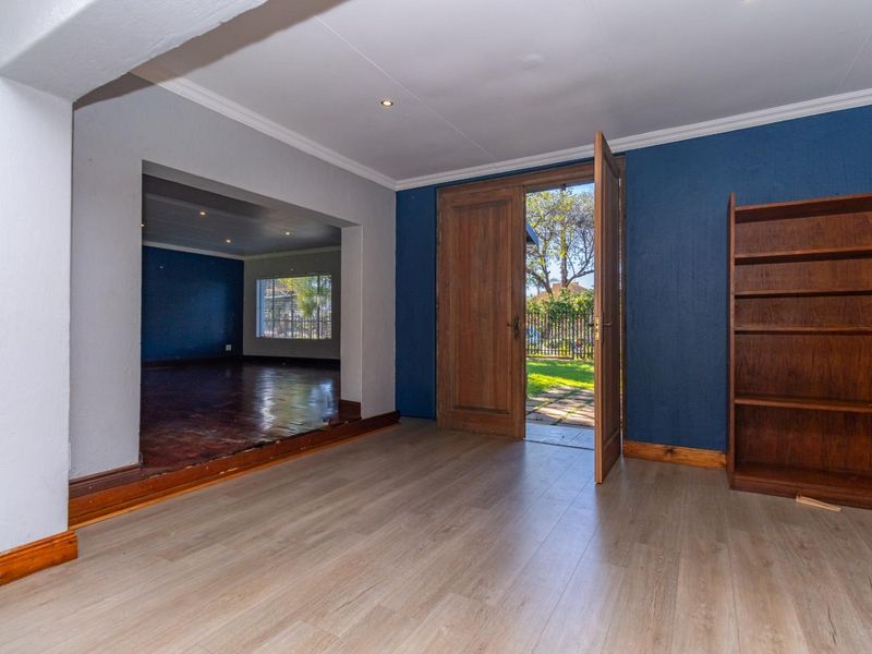 Modern 5‐Bedroom Family Home with Pool , Entertainment Area - Photo 8