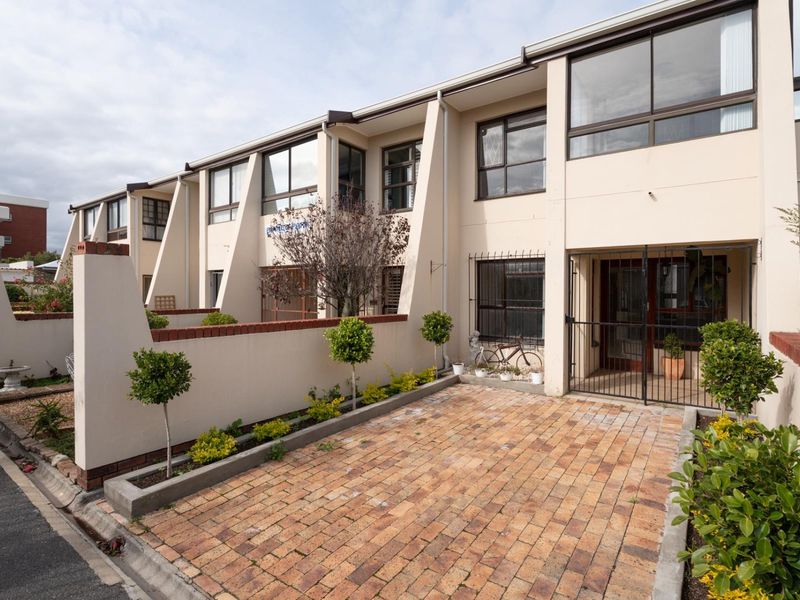 Renovated 2-Bedroom Duplex Townhouse in Strand - Photo 1