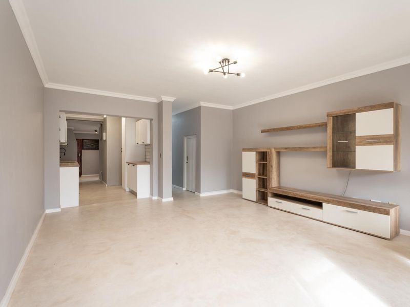 Renovated 2-Bedroom Duplex Townhouse in Strand - Photo 10