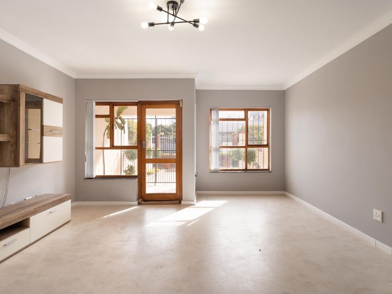 Renovated 2-Bedroom Duplex Townhouse in Strand - Photo 8