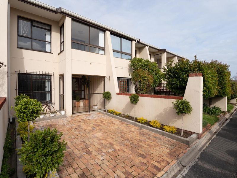 Renovated 2-Bedroom Duplex Townhouse in Strand - Photo 3