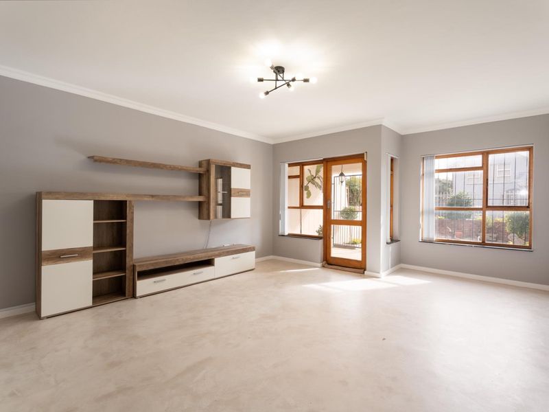 Renovated 2-Bedroom Duplex Townhouse in Strand - Photo 7
