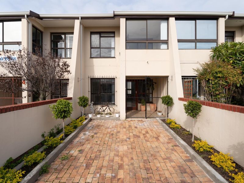 Renovated 2-Bedroom Duplex Townhouse in Strand - Photo 2