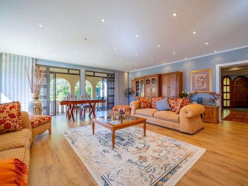Spacious Family Home with Pool and Entertainment Area in Secure Boomed Cul-de-Sac - Photo 10