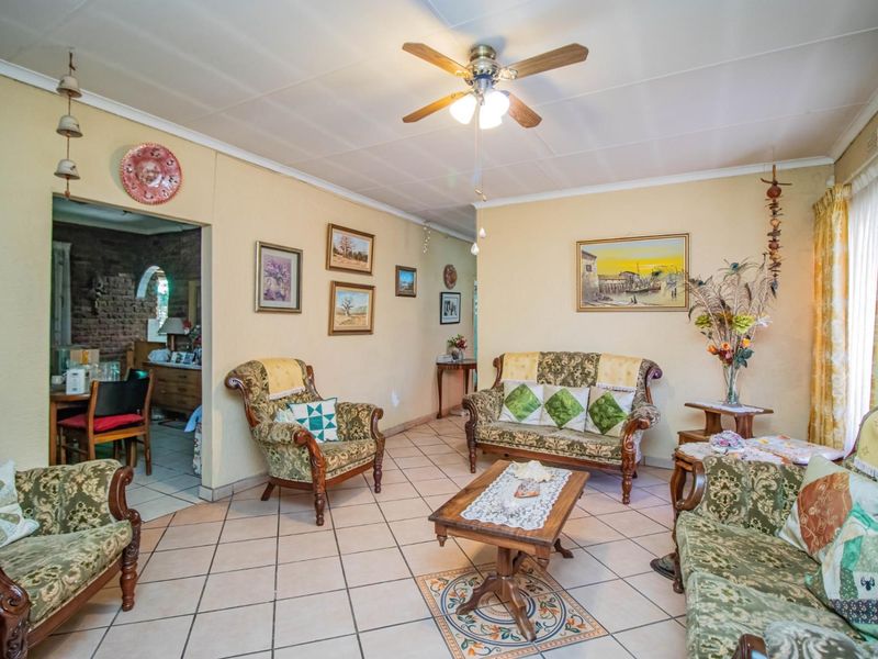 Ideal Student Accommodation or Big Family Home for Sale in Annadale! - Photo 8