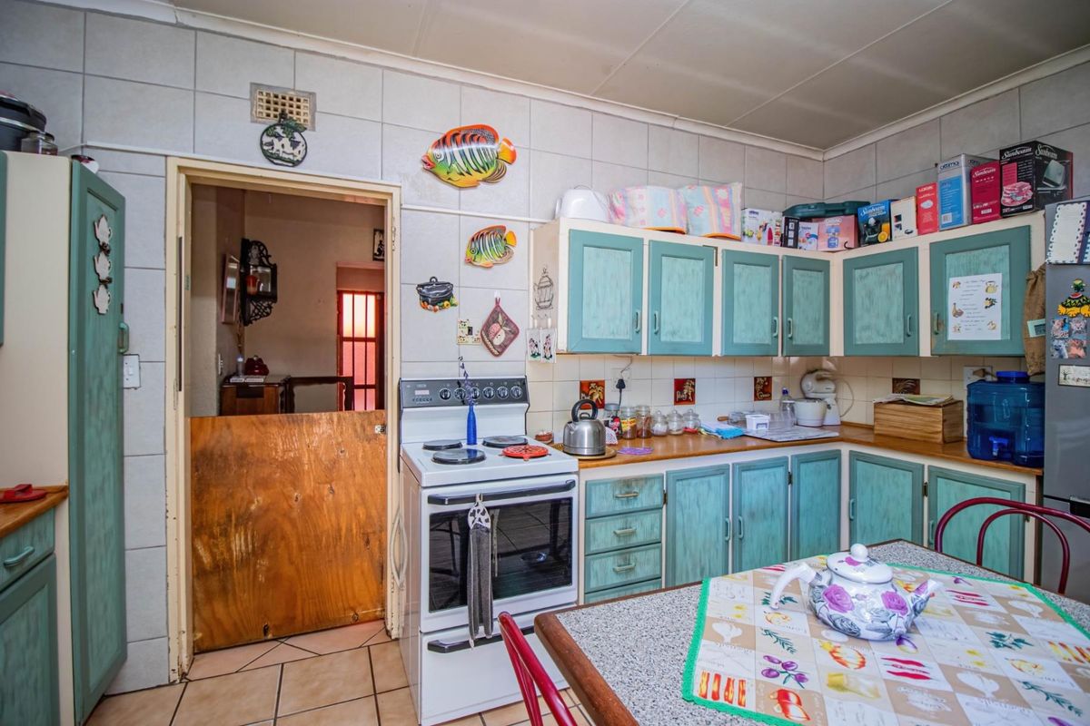 Ideal Student Accommodation or Big Family Home for Sale in Annadale! - Photo 5