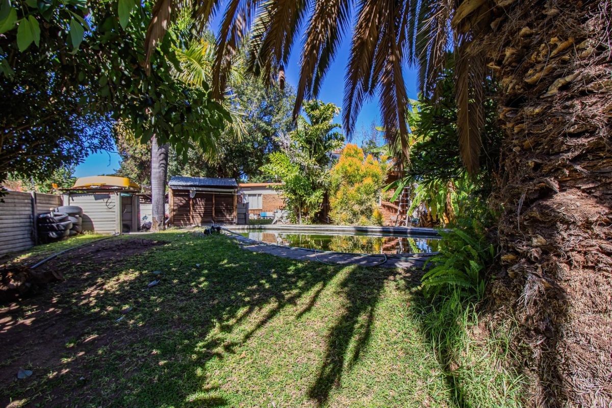 Ideal Student Accommodation or Big Family Home for Sale in Annadale! - Photo 3