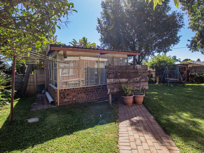 Ideal Student Accommodation or Big Family Home for Sale in Annadale! - Photo 2