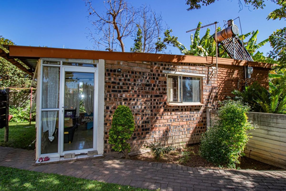 Ideal Student Accommodation or Big Family Home for Sale in Annadale! - Photo 4
