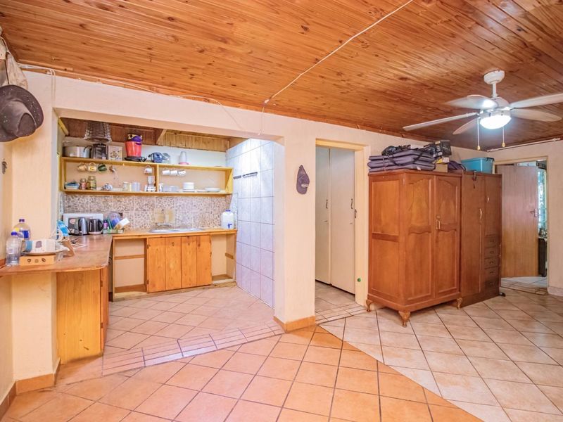 Ideal Student Accommodation or Big Family Home for Sale in Annadale! - Photo 10