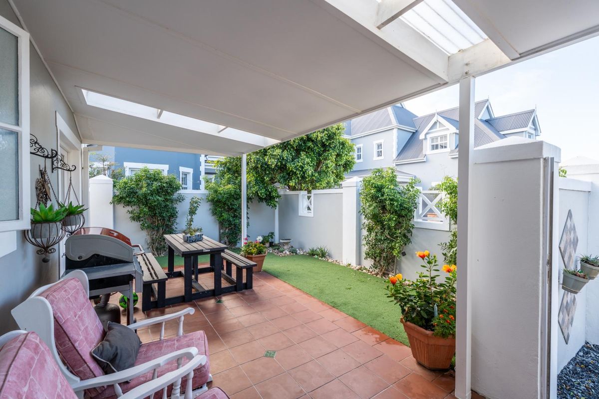 House Under Offer in Greenways Golf Estate Strand - Photo 2