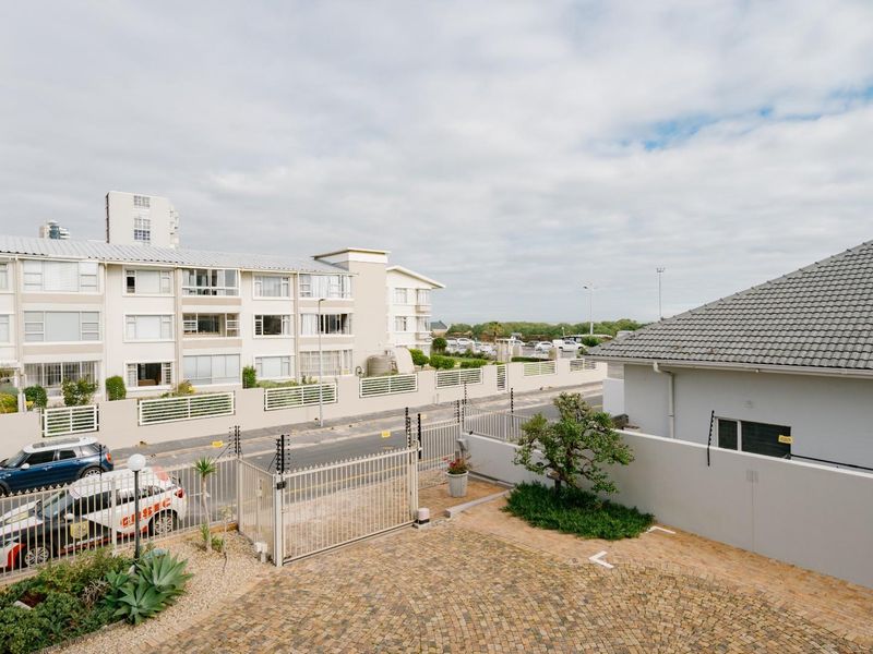 Three Bedroom Apartment - Strand North - Strand - Photo 6