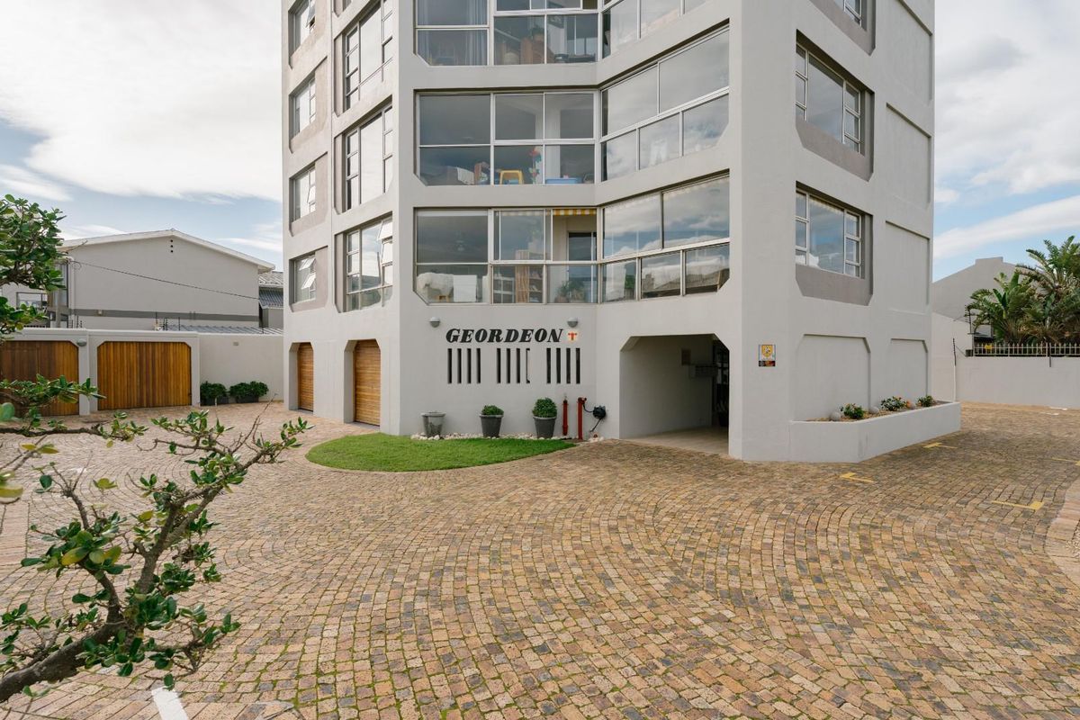 Three Bedroom Apartment - Strand North - Strand - Photo 2