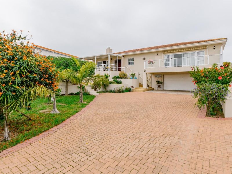 Stylish Port Owen Home In Quiet Cul De Sac - Photo 1