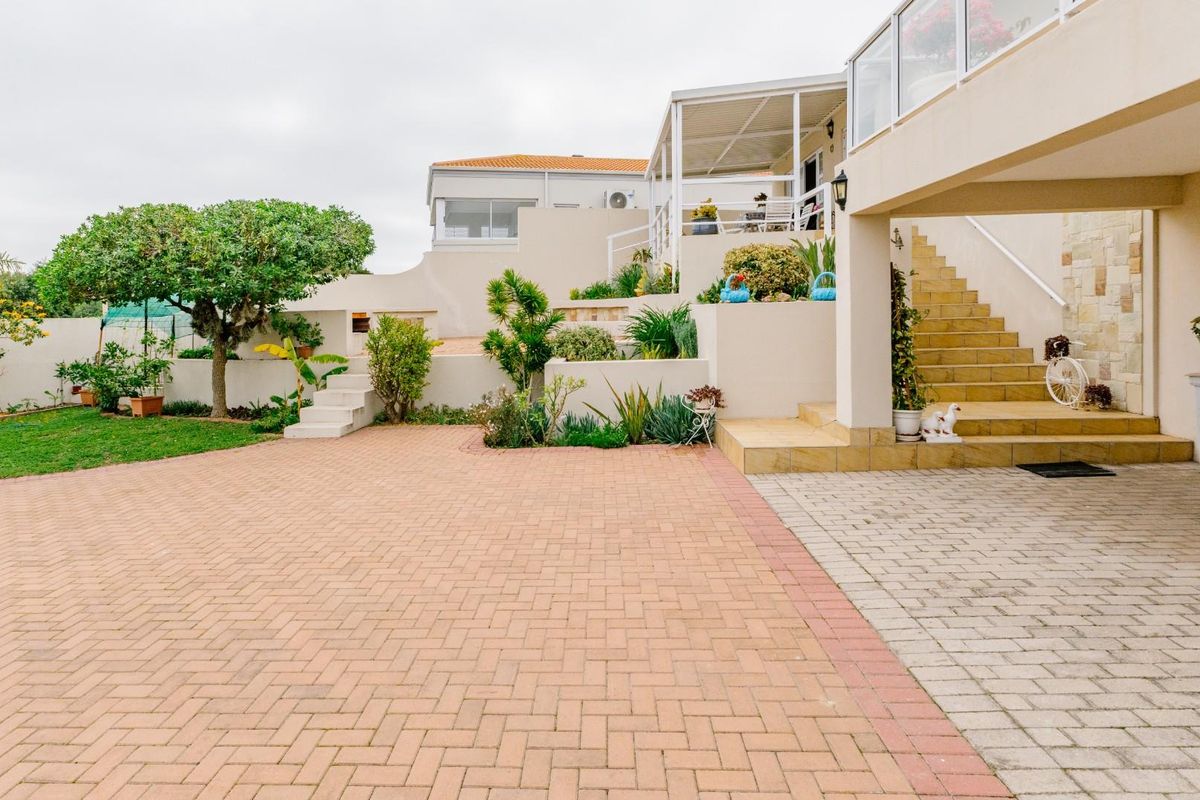 Stylish Port Owen Home In Quiet Cul De Sac - Photo 4