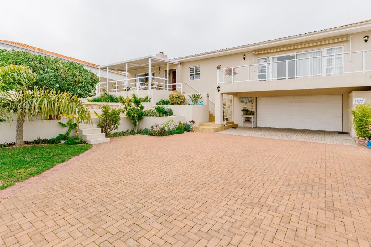 Stylish Port Owen Home In Quiet Cul De Sac - Photo 3