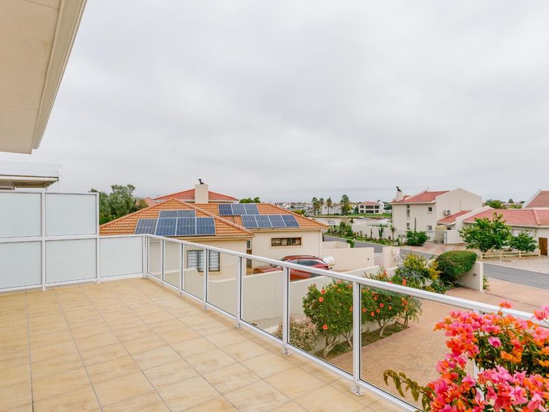 Stylish Port Owen Home In Quiet Cul De Sac - Photo 10