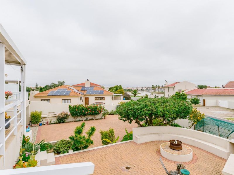 Stylish Port Owen Home In Quiet Cul De Sac - Photo 8
