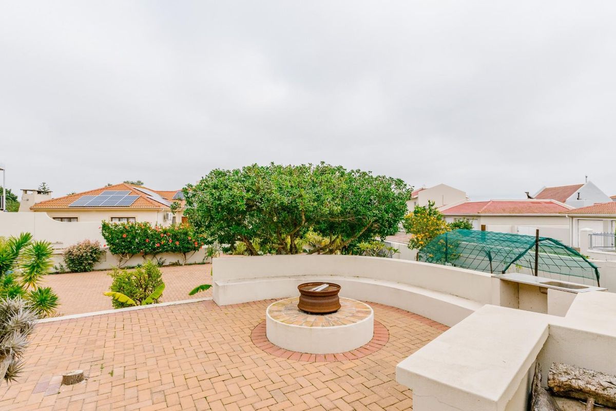 Stylish Port Owen Home In Quiet Cul De Sac - Photo 5
