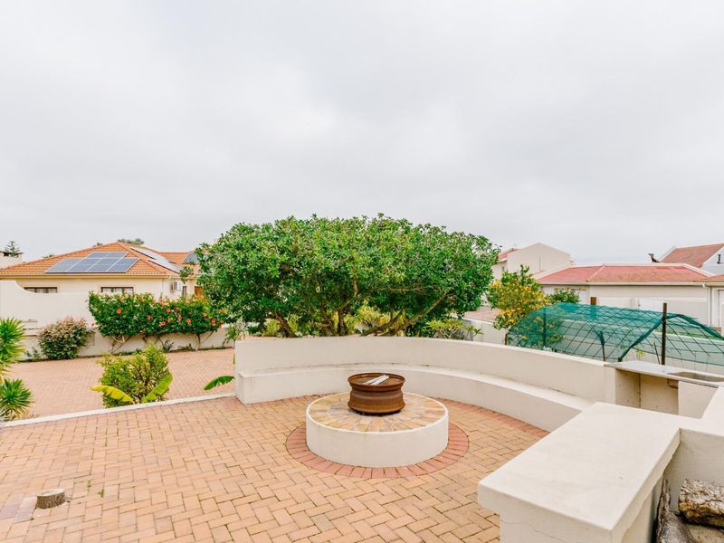 Stylish Port Owen Home In Quiet Cul De Sac - Photo 5