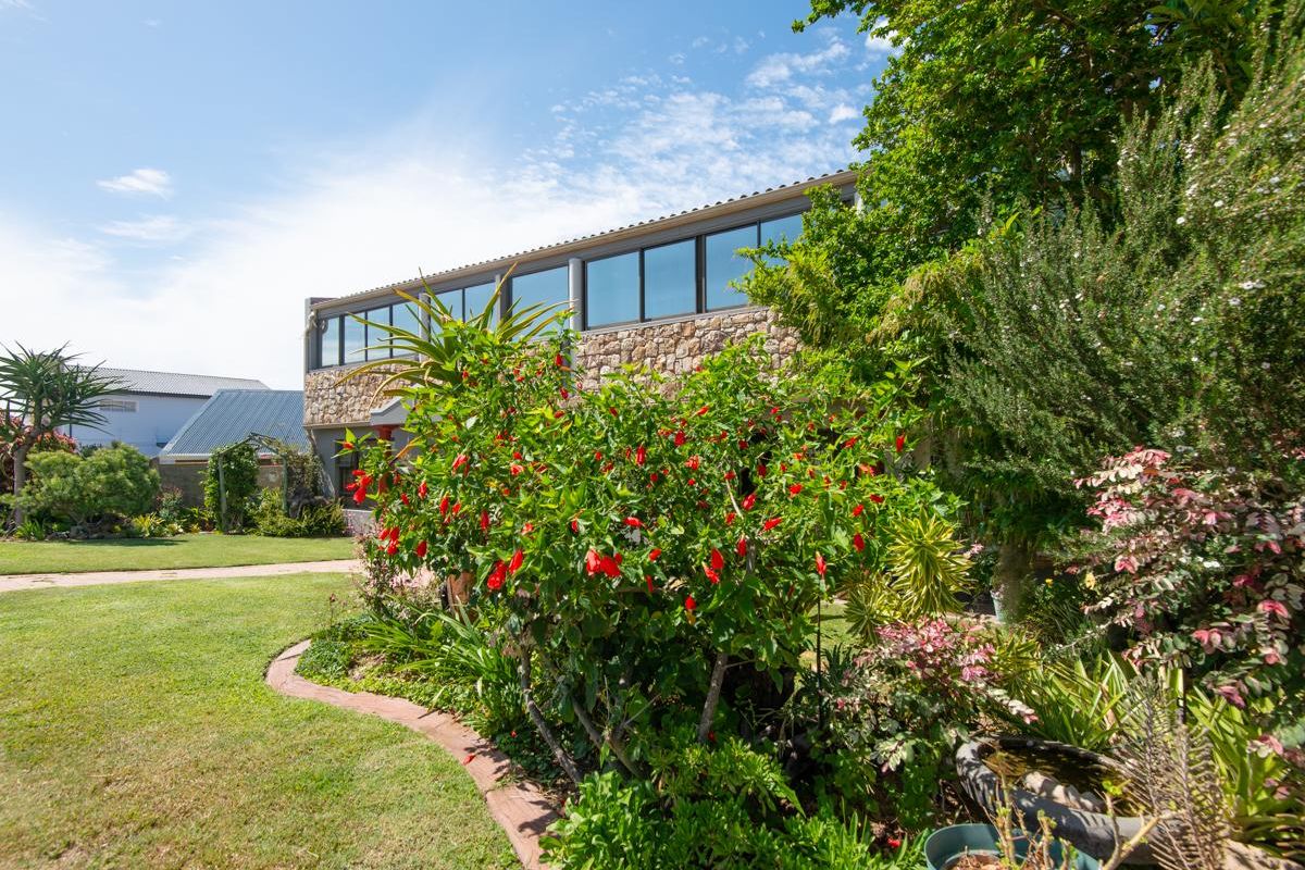 House For Sale in Stilbaai Wes, Stilbaai, Western Cape - Photo 2