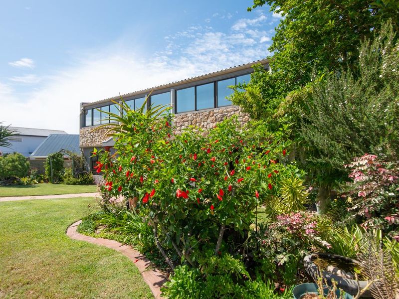 House For Sale in Stilbaai Wes, Stilbaai, Western Cape - Photo 2