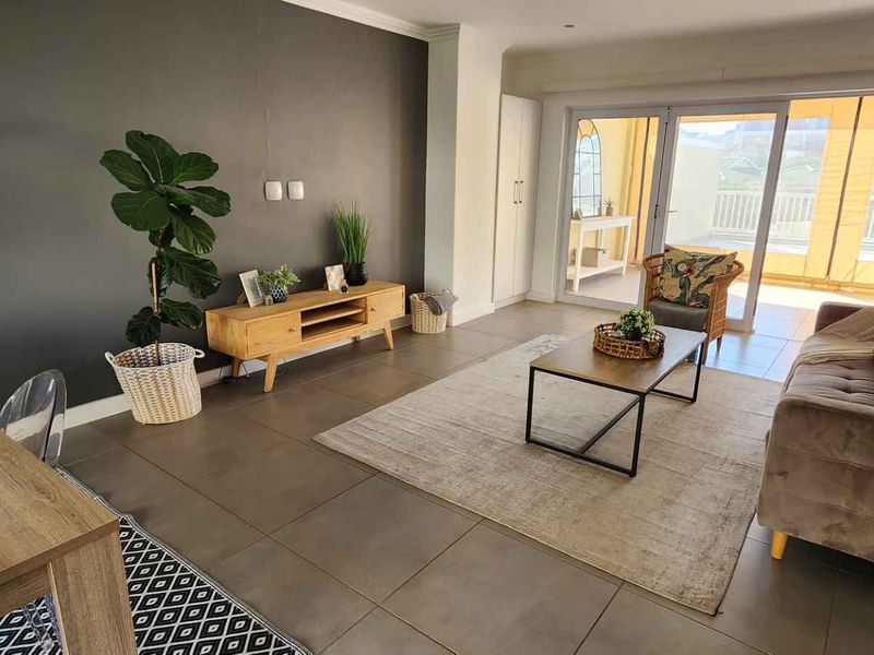 Townhouse For Sale in Kindlewood Estate, Mount Edgecombe, KwaZulu Natal - no transfer duty - Photo 2