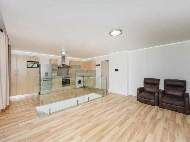 2 Bedroom unit over 2 levels in Greenmarket Place - Photo 6