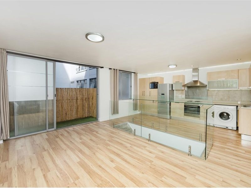 2 Bedroom unit over 2 levels in Greenmarket Place - Photo 2