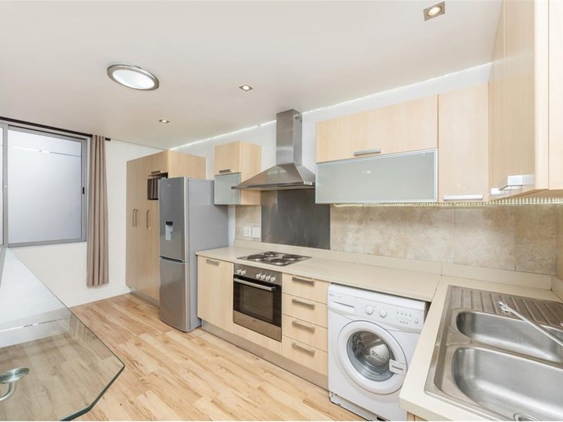2 Bedroom unit over 2 levels in Greenmarket Place - Photo 4