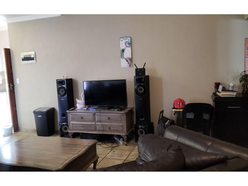 Apartment For Sale in Monte Vista, Hartbeespoort, North West - Photo 8