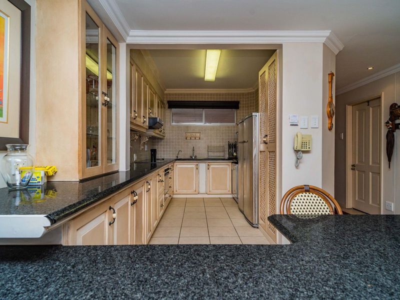 FRONT-ROW BEACHFRONT LIVING IN UMHLANGA Central, Umhlanga, KwaZulu Natal - Photo 6