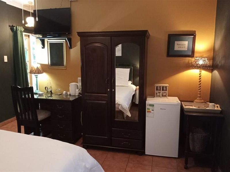 Exceptional Investment Opportunity: 10-Bedroom BnB in Prime Empangeni Location - Photo 9