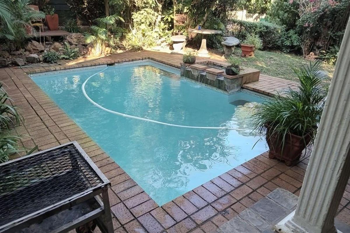 Exceptional Investment Opportunity: 10-Bedroom BnB in Prime Empangeni Location - Photo 2