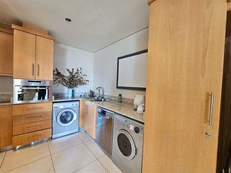 Exquisite Semi-Furnished 2-Bedroom Apartment for Rent at The Pearls, Umhlanga - Photo 2