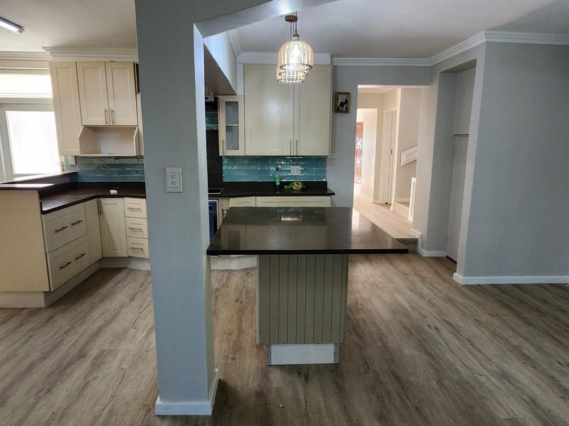 Townhouse For Sale in La Lucia, Umhlanga, KwaZulu Natal - Photo 3