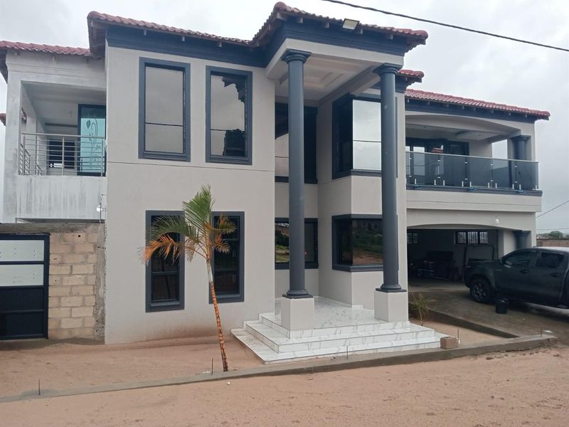 House For Sale in Etwatwa, Benoni - Photo 3