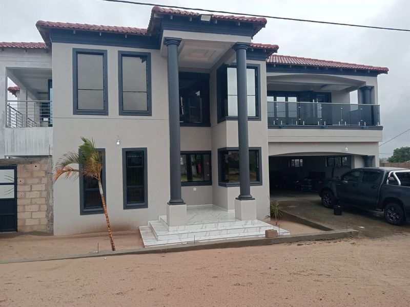 House For Sale in Etwatwa, Benoni - Photo 2