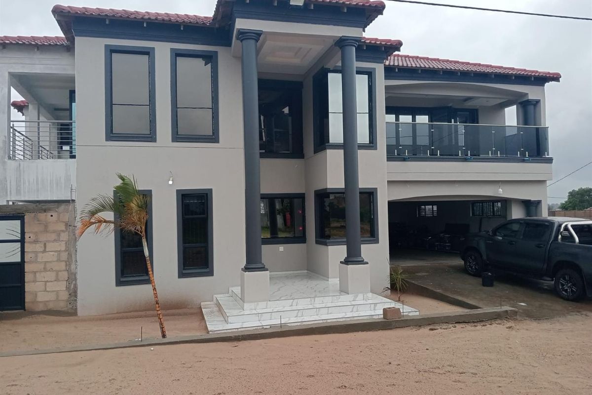 House For Sale in Etwatwa, Benoni - Photo 2