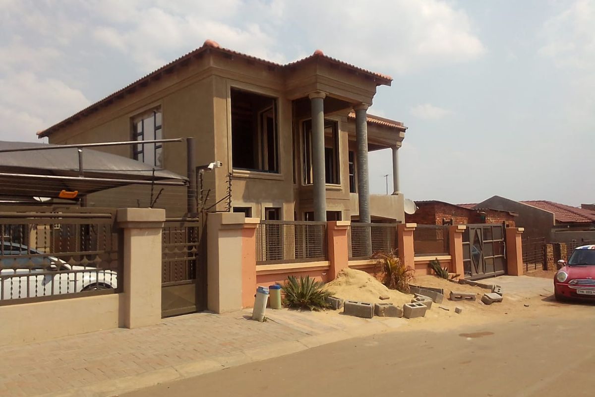 House For Sale in Etwatwa, Benoni - Photo 5