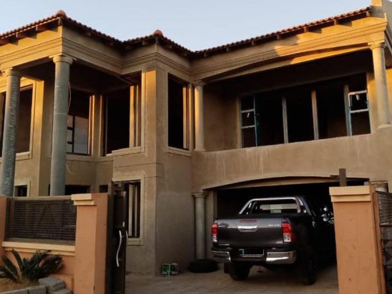 House For Sale in Etwatwa, Benoni - Photo 4