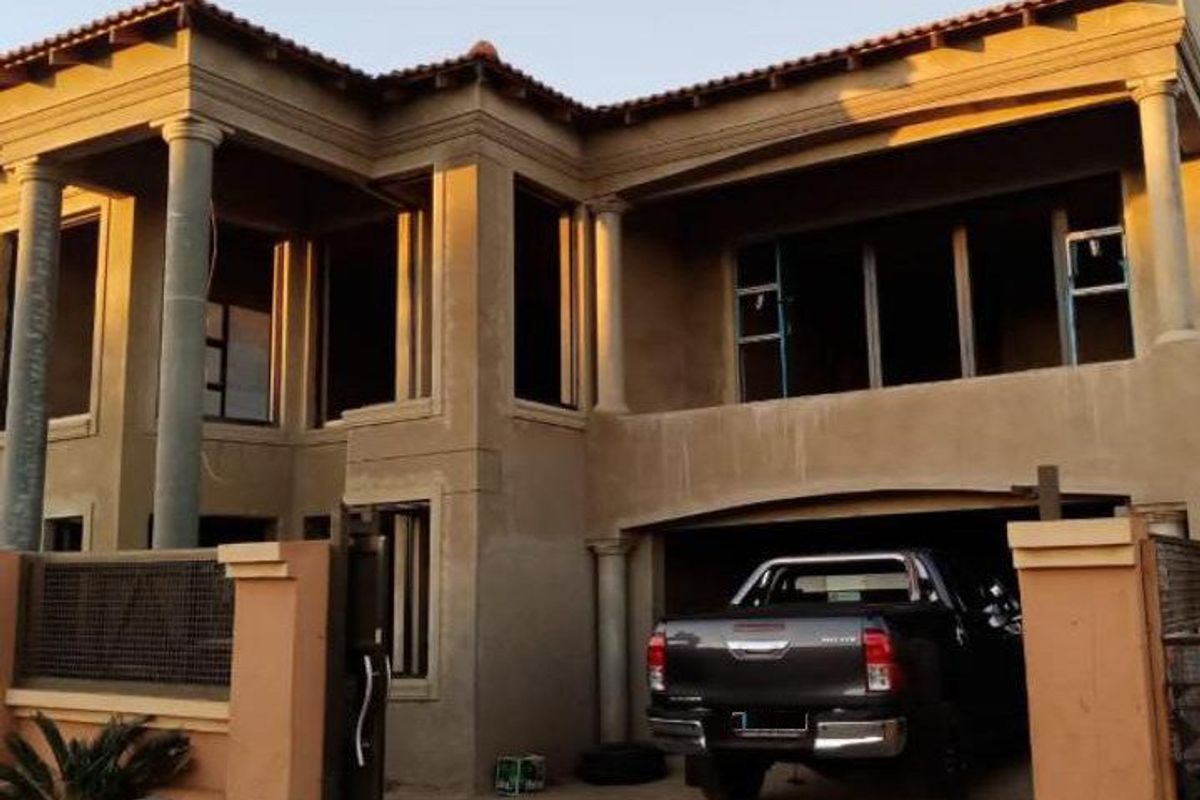 House For Sale in Etwatwa, Benoni - Photo 4