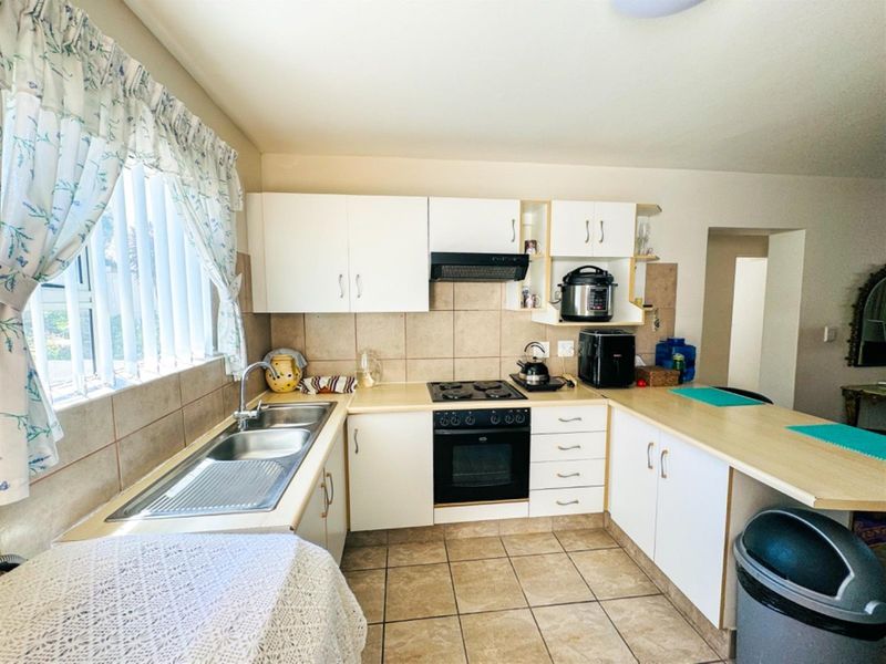 Centrally Located Value for Money Apartment For Sale in Hartenbos - Photo 4